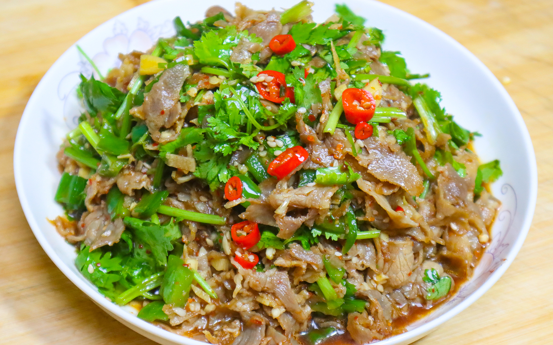 超简单的凉拌肥牛卷做法,步骤详细,鲜香微辣,下酒又下饭!