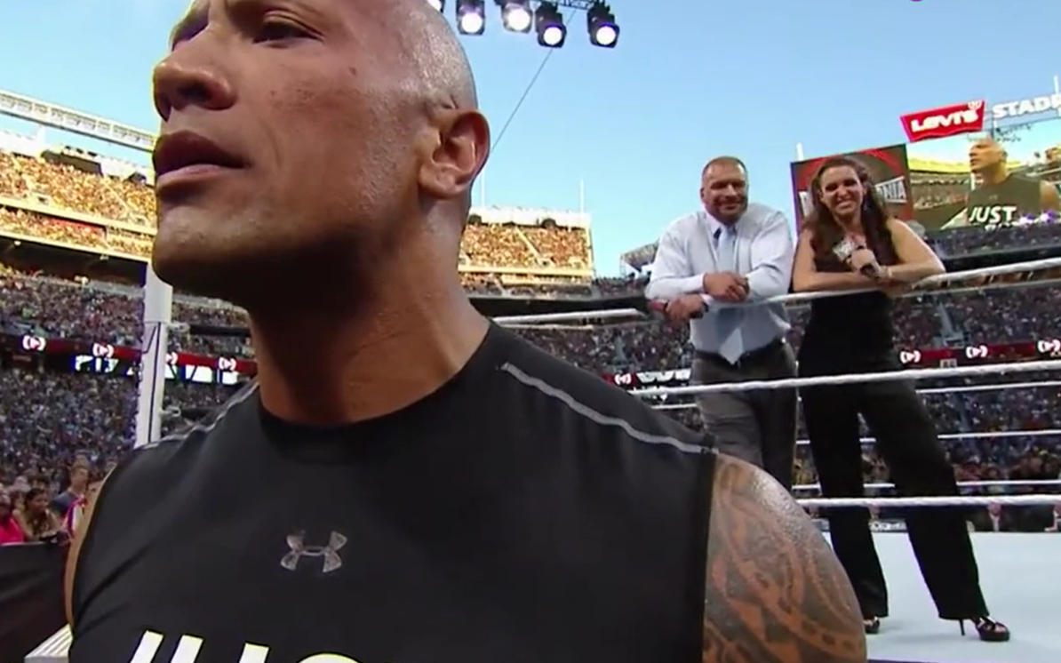 wwe摔跤狂热大赛回顾:巨石强森携手隆达罗西,对抗hhh精彩时刻!