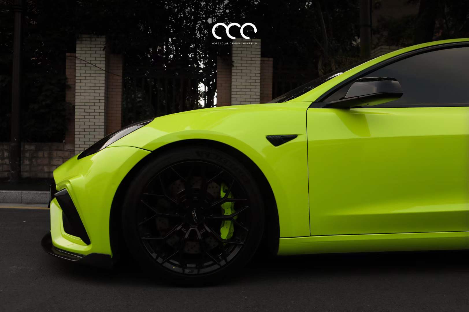 特斯拉model3汽车贴膜漫彩改色膜荧光水晶黄 - acfun弹幕视频网