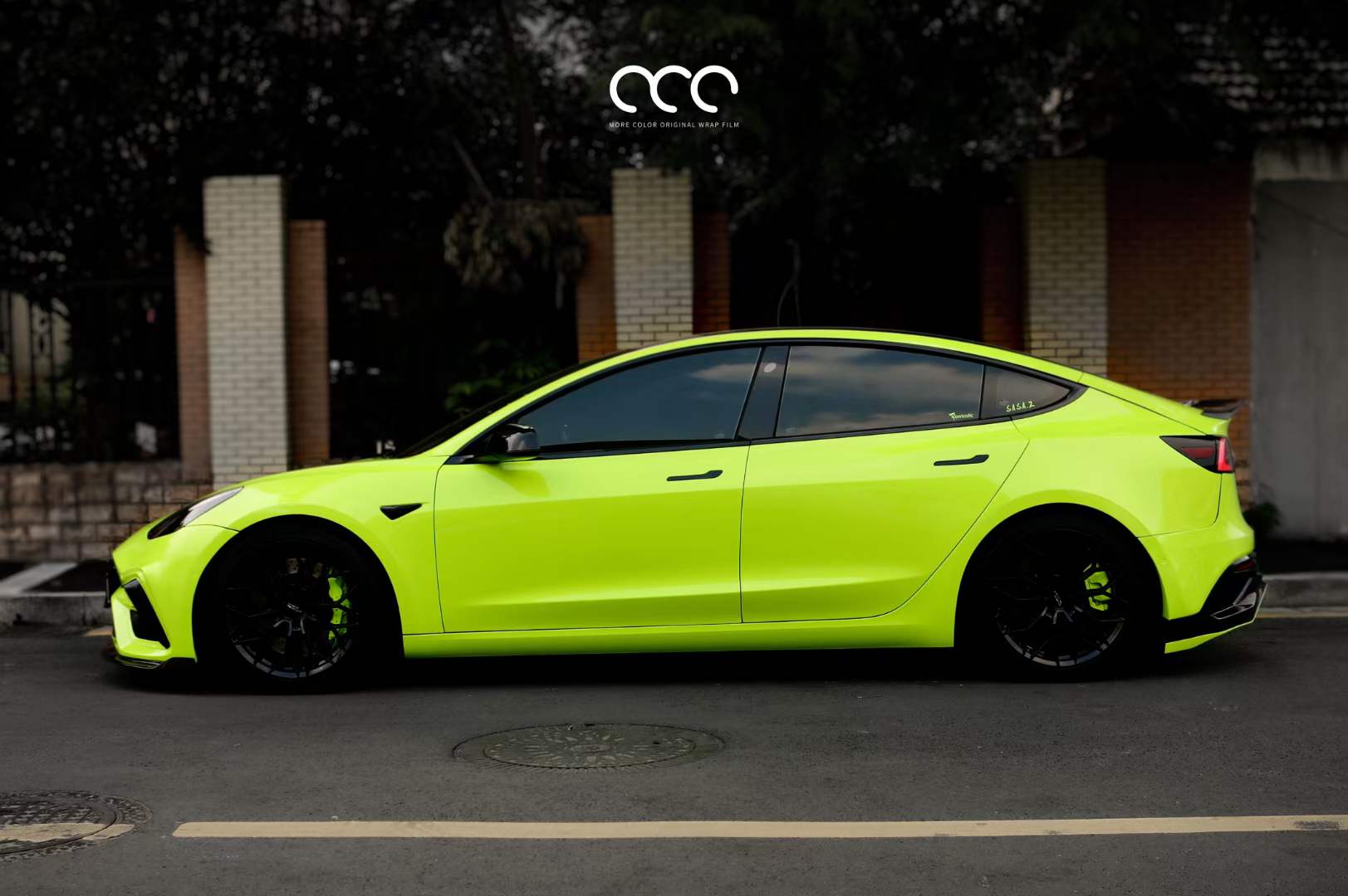 特斯拉model3汽车贴膜漫彩改色膜荧光水晶黄 - acfun弹幕视频网