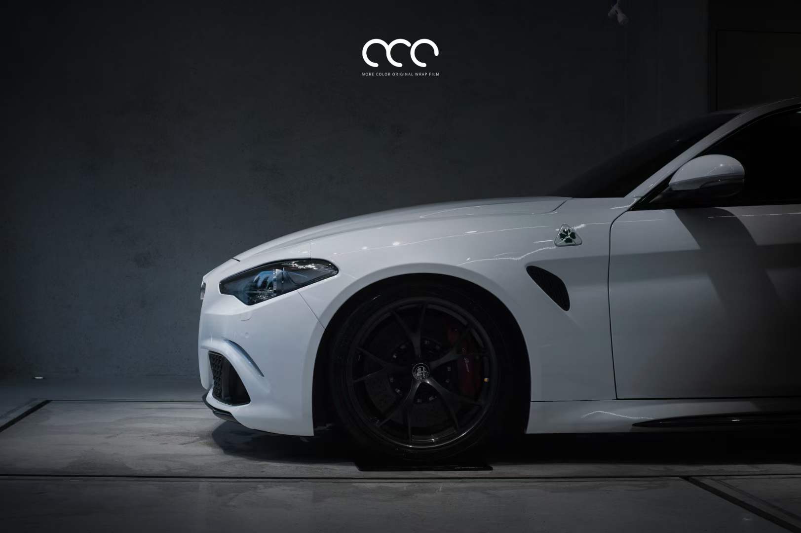 漫彩改色膜:阿尔法全车贴膜黑白渐变彩绘膜