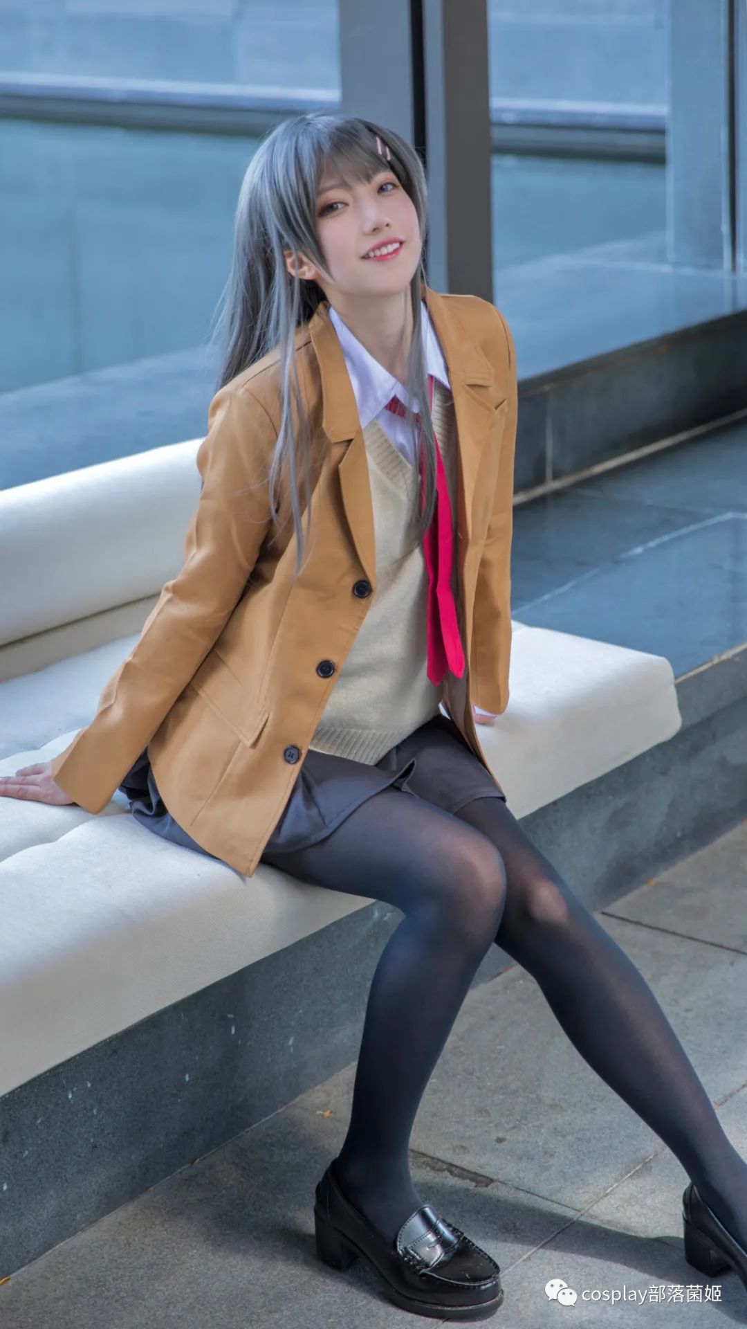 ω?)ノ- ( ゜- ゜)つロ