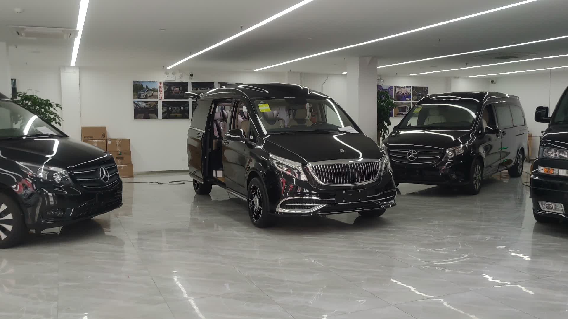 奔驰高顶v206l改装升级过后的效果