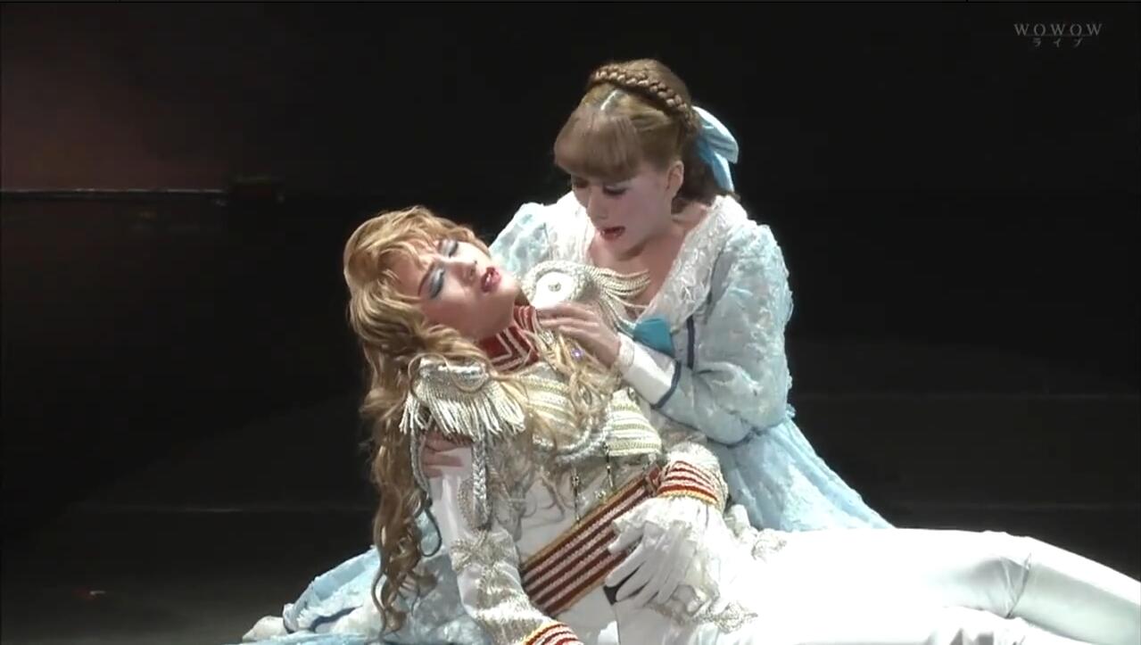 有些完美"复刻"了2014年宝冢歌剧团的花组所演绎的《凡尔赛的玫瑰