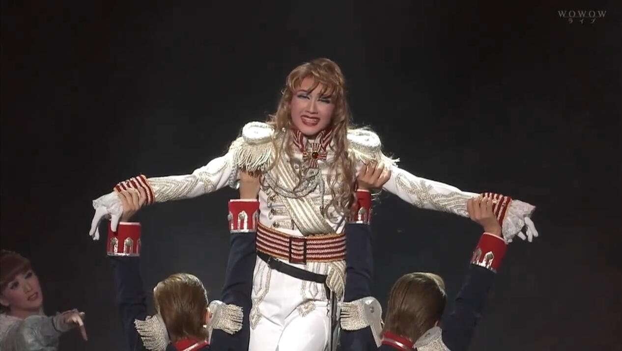 有些完美"复刻"了2014年宝冢歌剧团的花组所演绎的《凡尔赛的玫瑰
