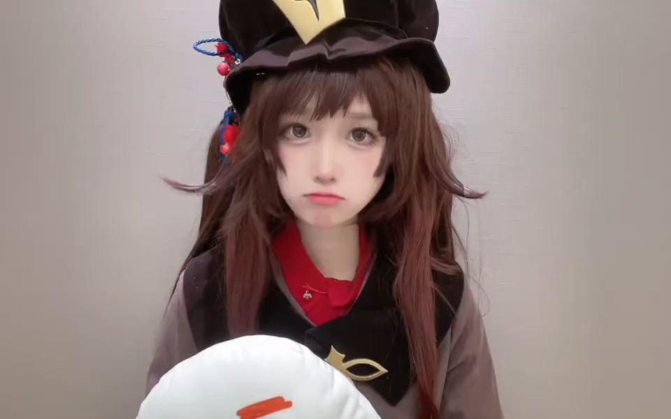 胡桃摇真人版 胡桃太可爱啦! #cos #原神