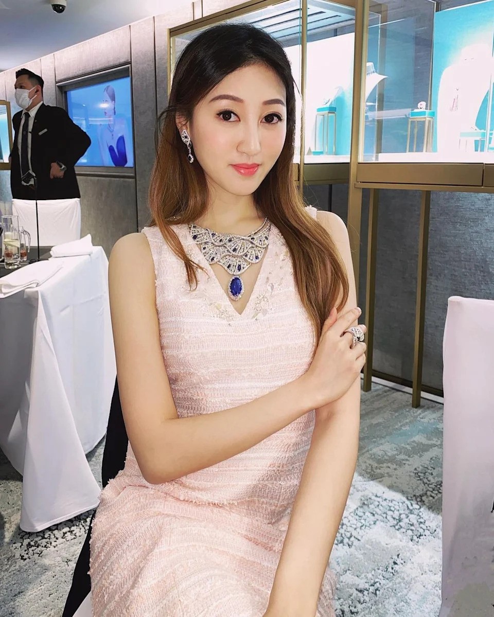 2014年港姐季军何艳娟写真 - acfun弹幕视频网 - 认真你就输啦 (?ω?