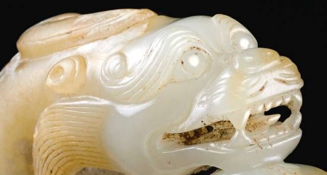 【 天然白翡翠 辟邪俑根付 】　倣古葬玉　明～清朝期　中華古玩 辟邪俑根付 中国古玩/骨董】 倣古葬玉 明～清朝期 |サムライ