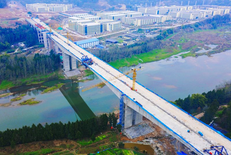 成功"牵手"!苍巴高速恩阳河特大桥连续梁全幅合龙