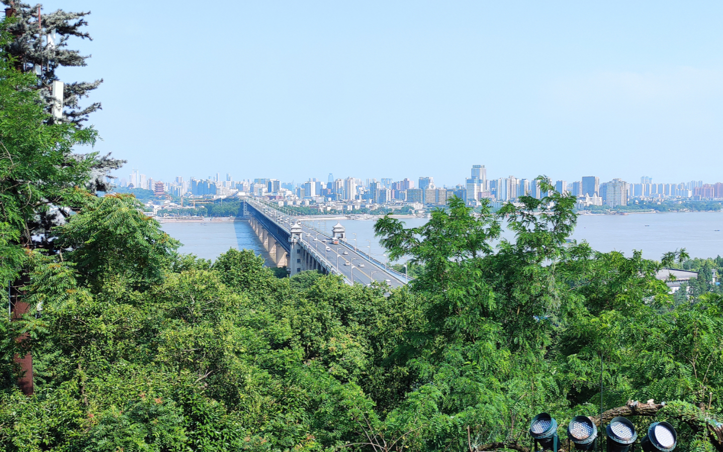 武汉城市中轴线重要节点,龟山景区显山透绿,登临体验龟蛇锁大江