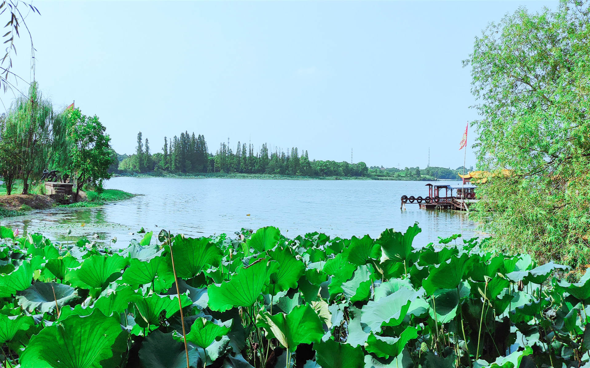张公山寨乘古战船,赏湖光美景,集湿地生态景观,农业休闲一体