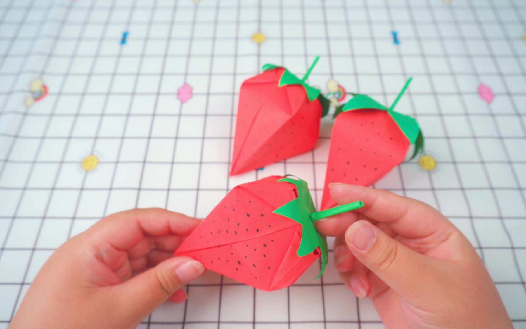 一款可爱的立体小草莓折纸,简单又有趣,快来体验一下吧!