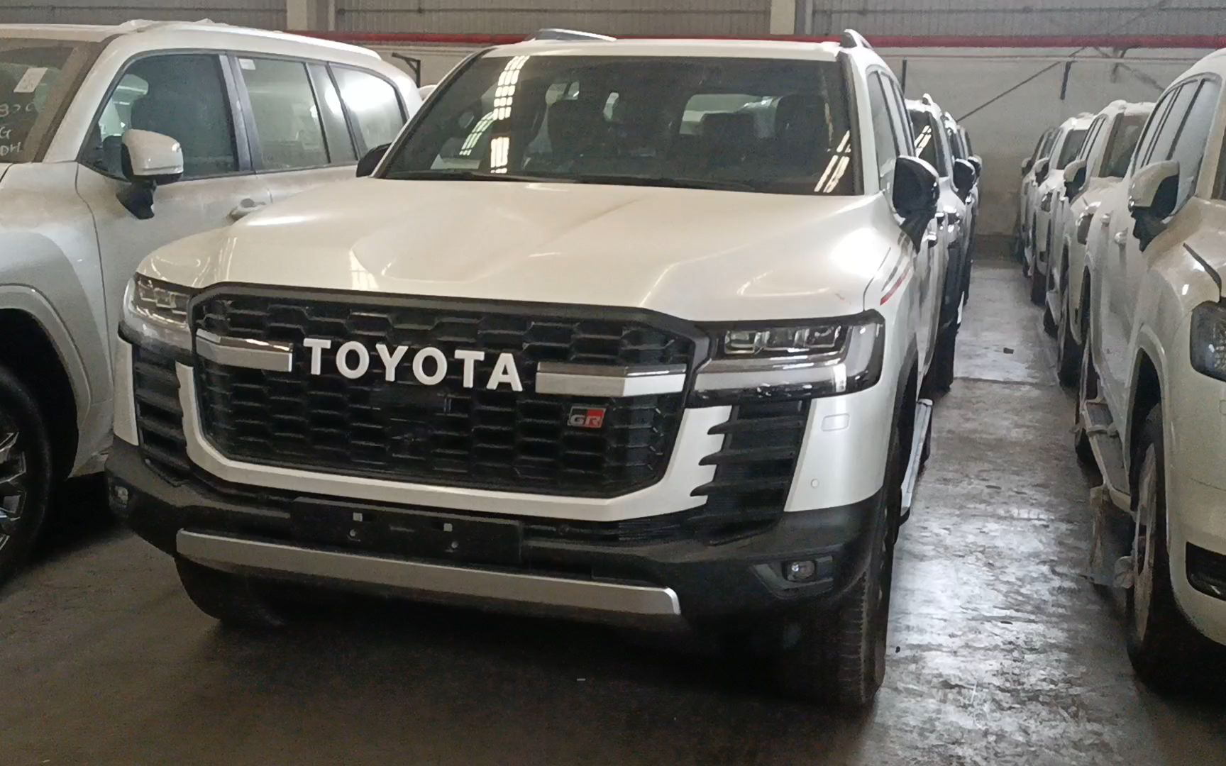 新款兰德酷路泽lc300最高配 gr运动版