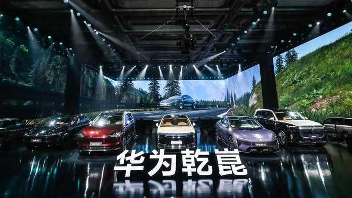 鸿蒙智行交付破 143 万，智驾座舱全面升级，多款新车热度拉满