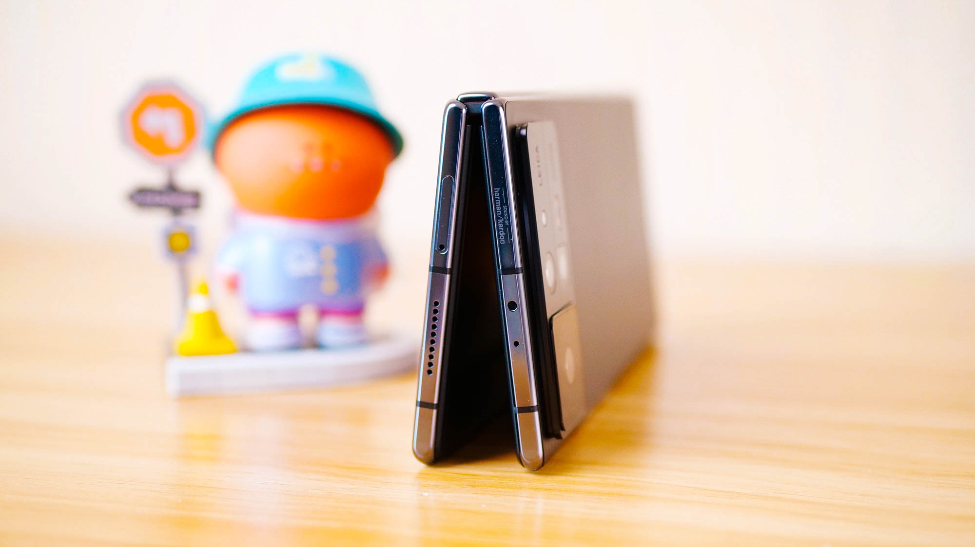 折叠屏技术复兴，MWC2023上卷轴屏手机、电脑技术令人震惊