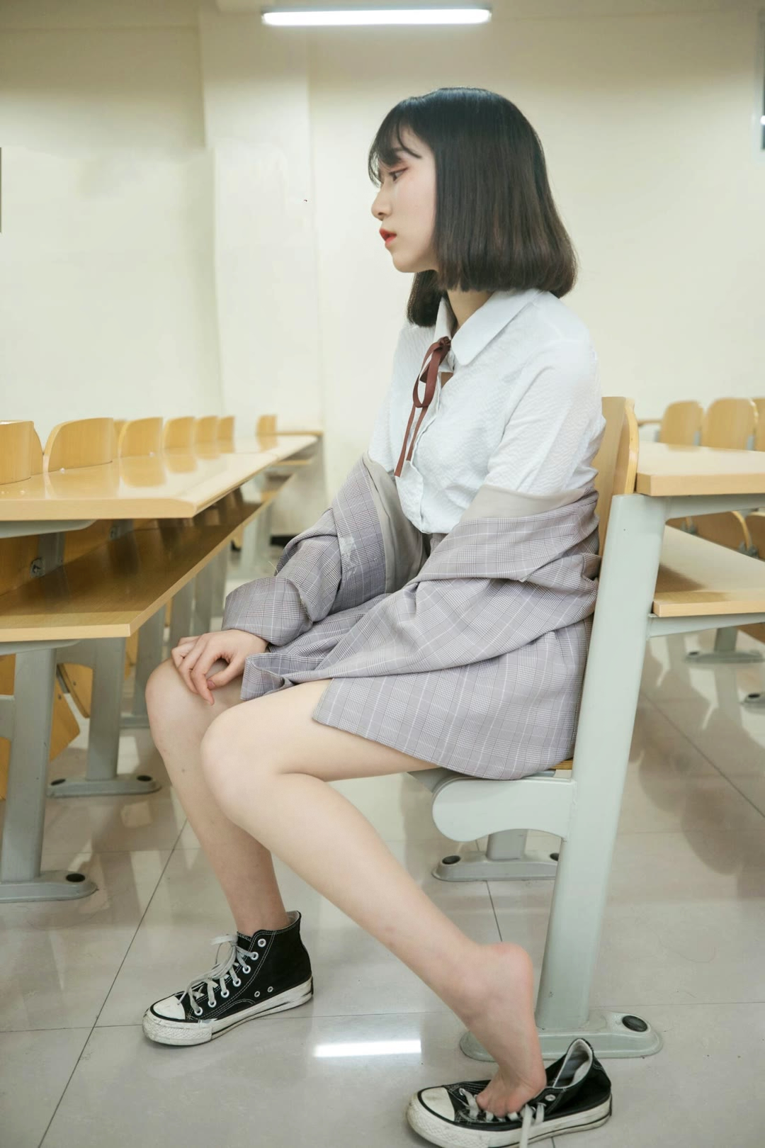 女同学校服帆布鞋日常拍摄