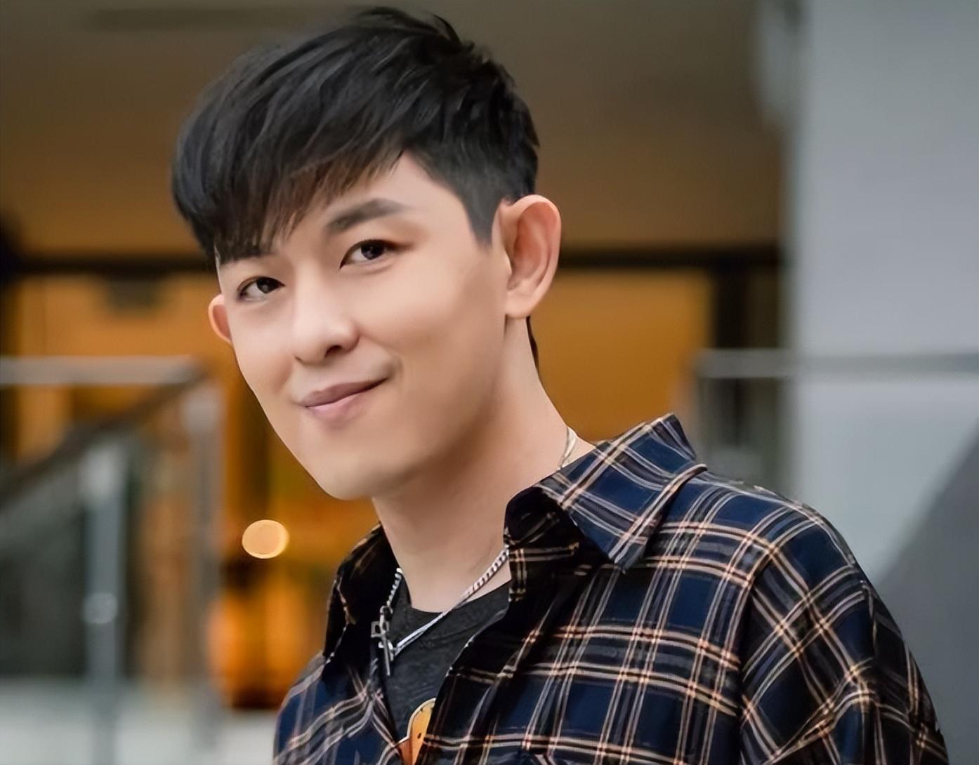 敖犬,原名庄濠全,是一位40岁的资深男演员