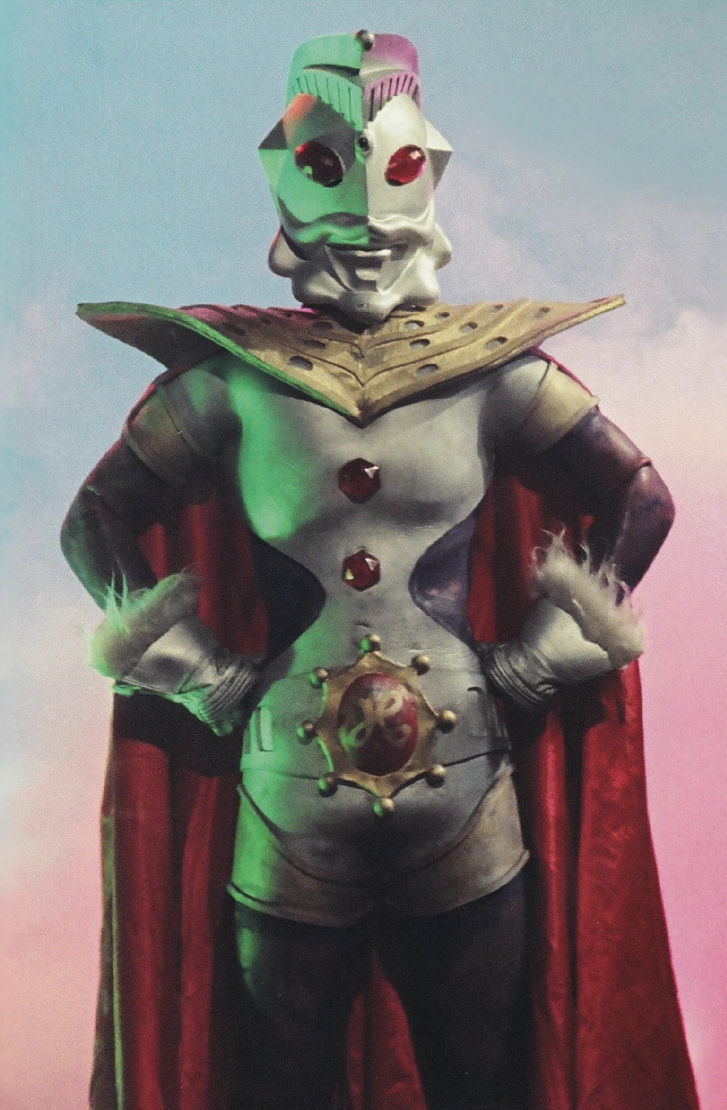 奥特之王是制造光之国人工太阳–等离子火花塔的奥特长老,是光之国