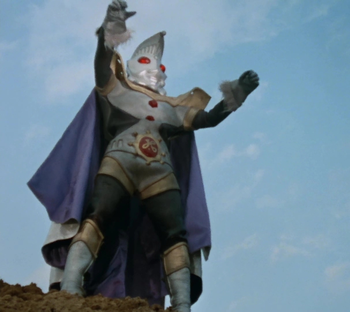 奥特之王是制造光之国人工太阳–等离子火花塔的奥特长老,是光之国