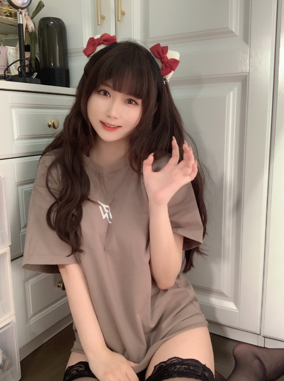 是依酱吖cosplay福利套图写真图片