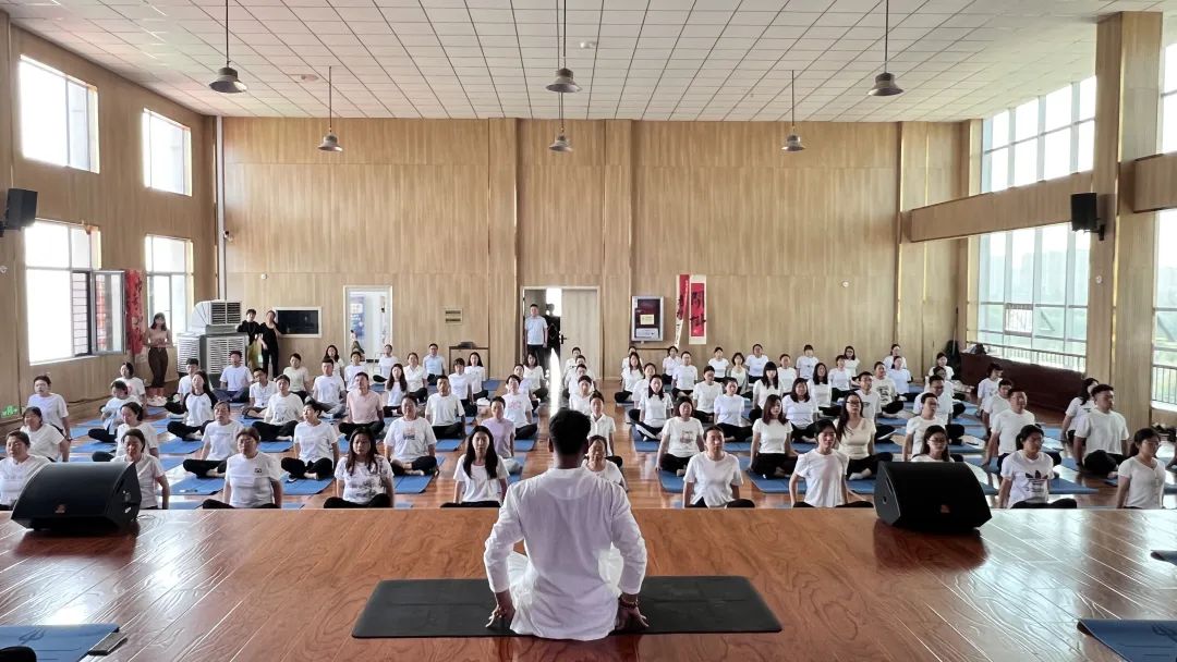新格伦双语学校瑜伽进校园活动圆满举行