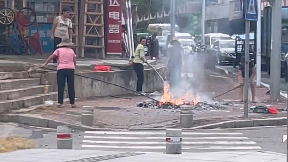 《野蛮人》之野蛮民俗路中烧纸
