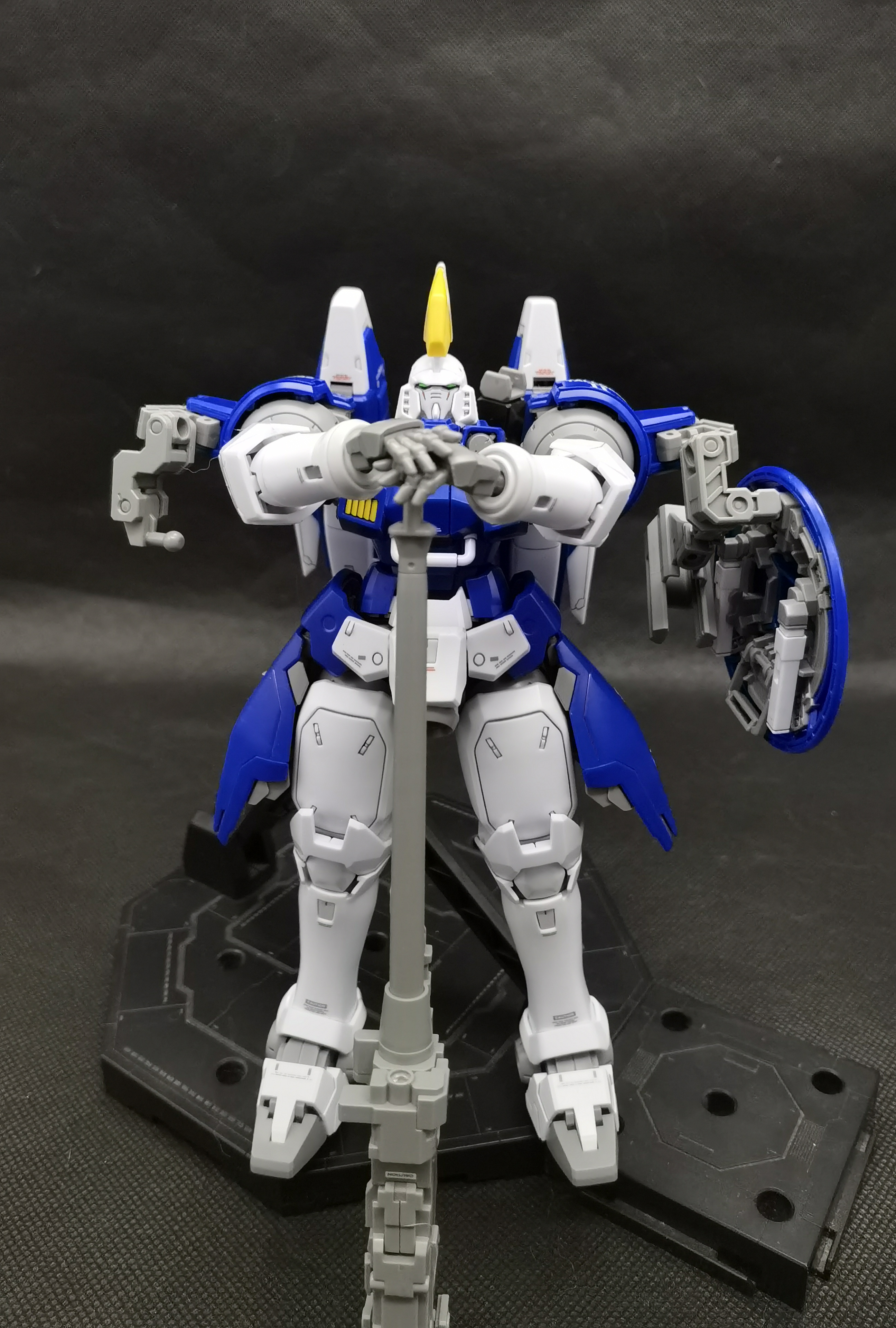 ω?)ノ- ( ゜- ゜)つロ