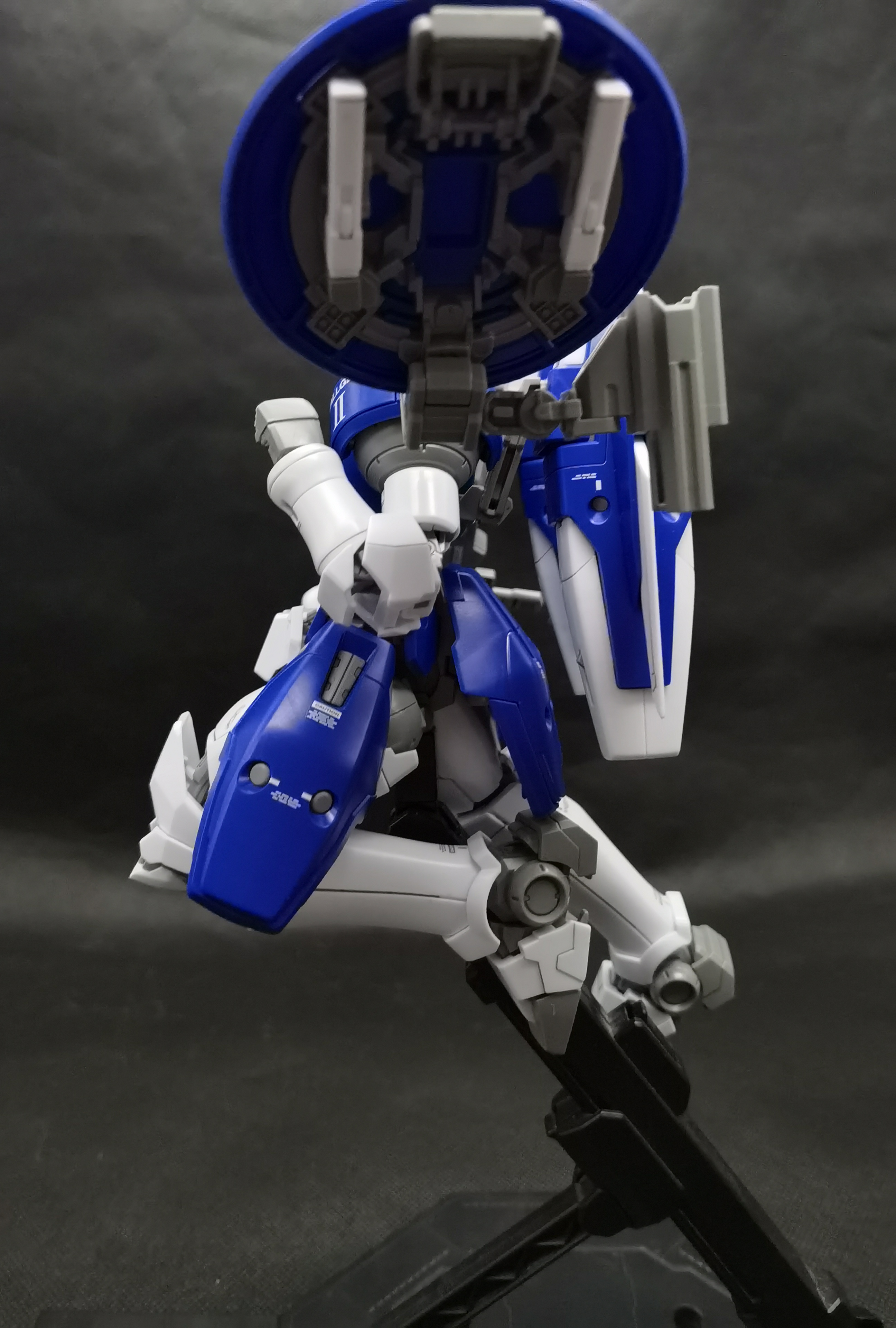 ω?)ノ- ( ゜- ゜)つロ