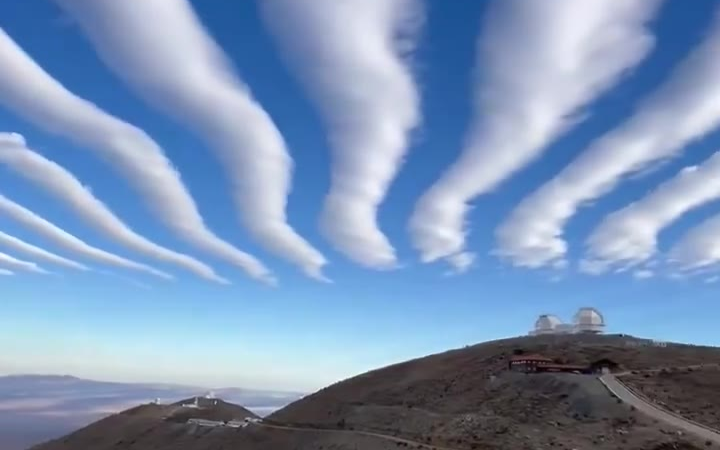 智利阿塔卡马沙漠上空壮观的层积云