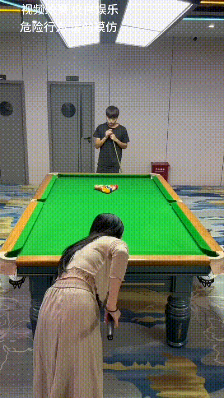 今日囧图:觉得刘涛姓白是病 以前吻戏能有多浮夸的动态图