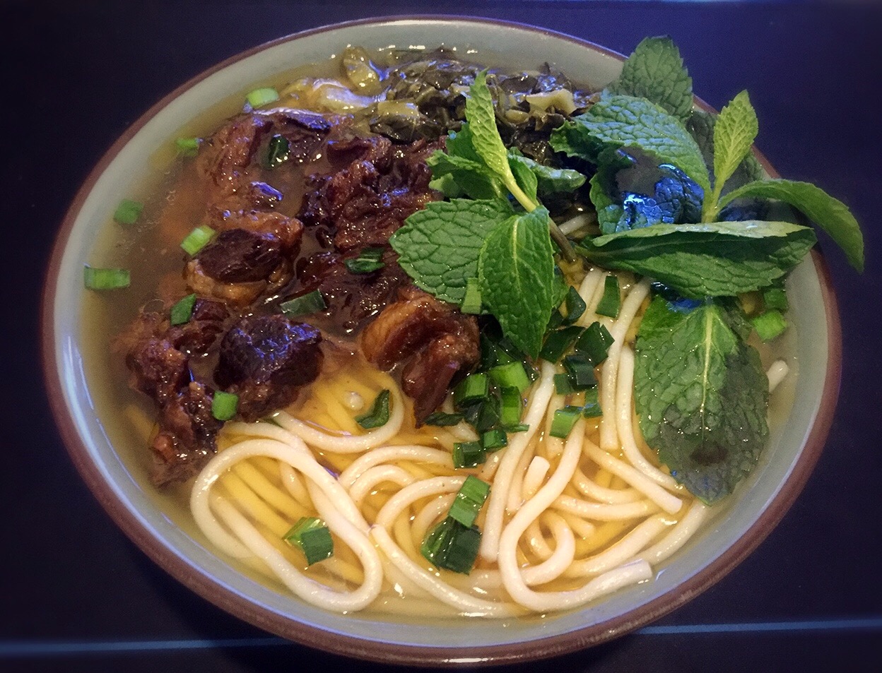 【今晚食咩】香喷喷的大酥牛肉米线