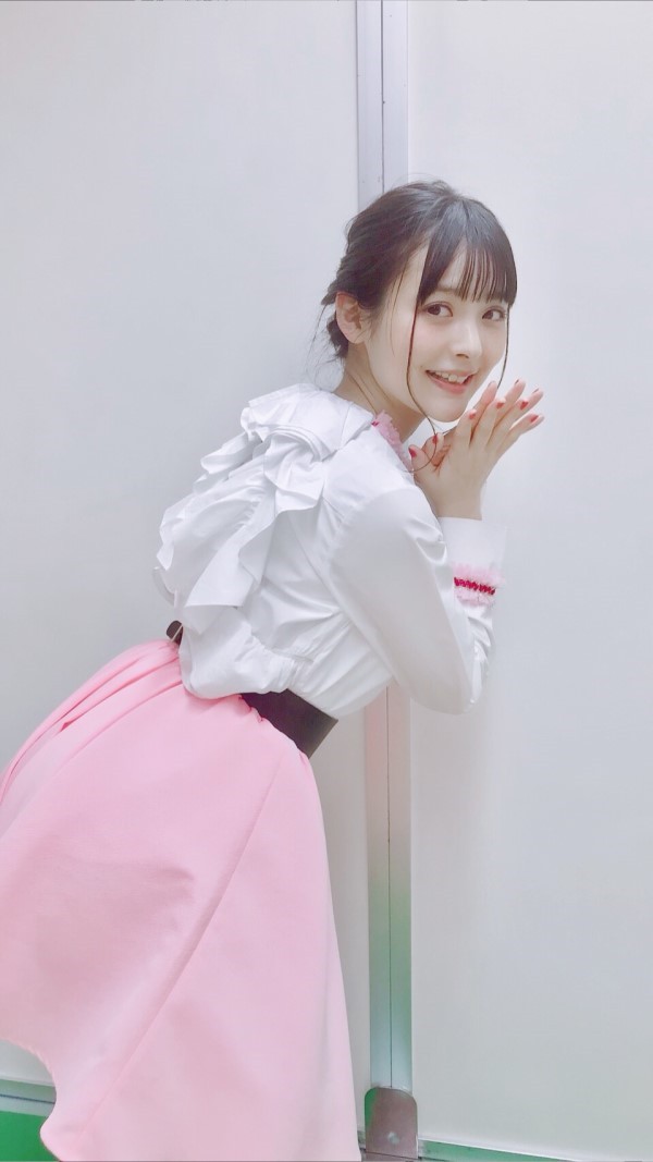 声优上坂堇少女心爆棚 身着粉色小短裙出席活动