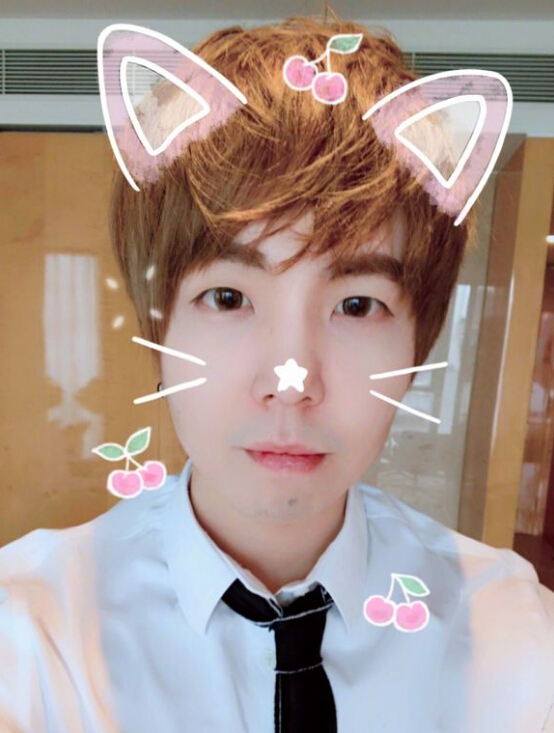 lol小漠讲述困难经历:泡面分两顿吃 汤热一热还能泡馒头吃