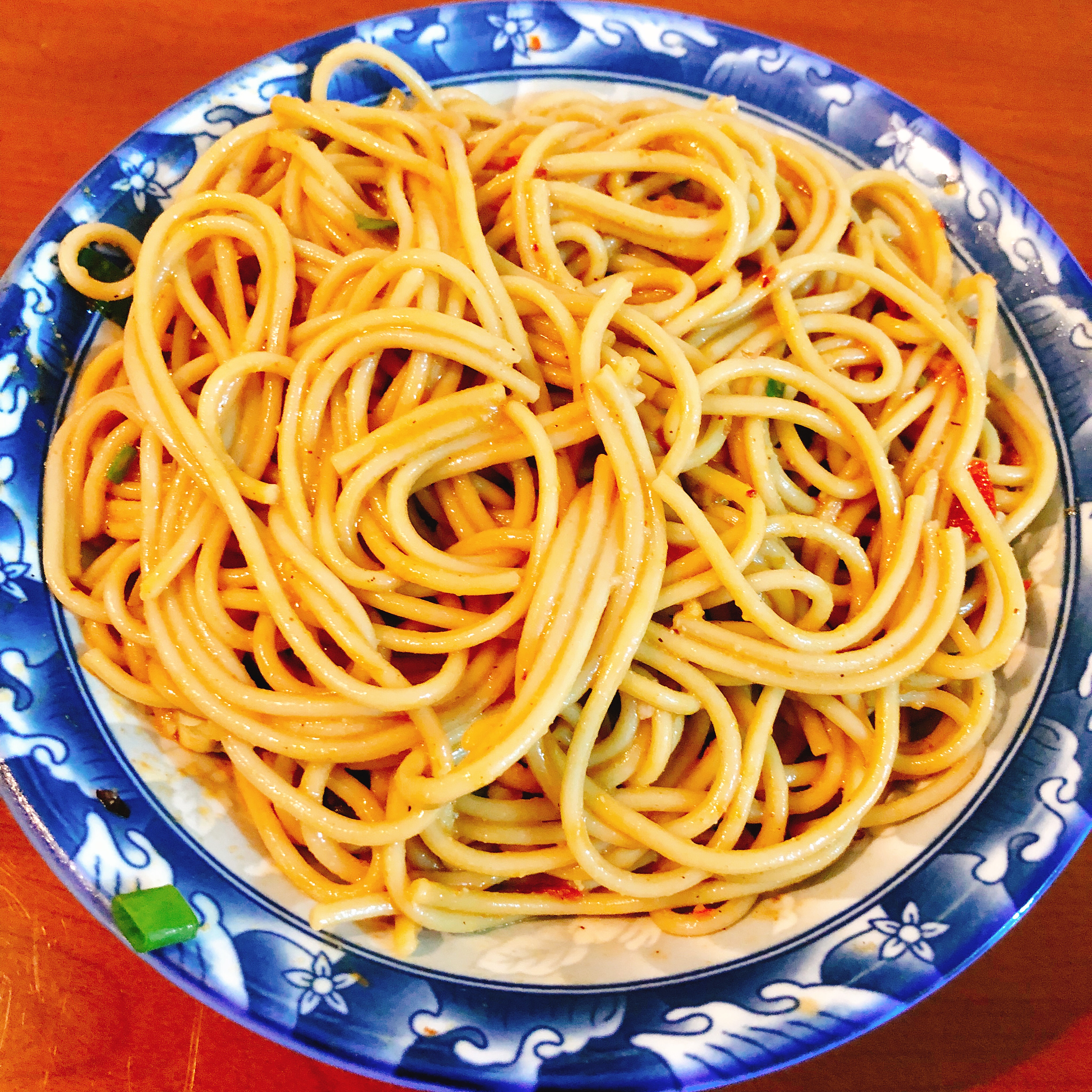 这是我温柔大方的妈妈做的热干面 芝麻酱 辣椒油都是自己炒完了做的