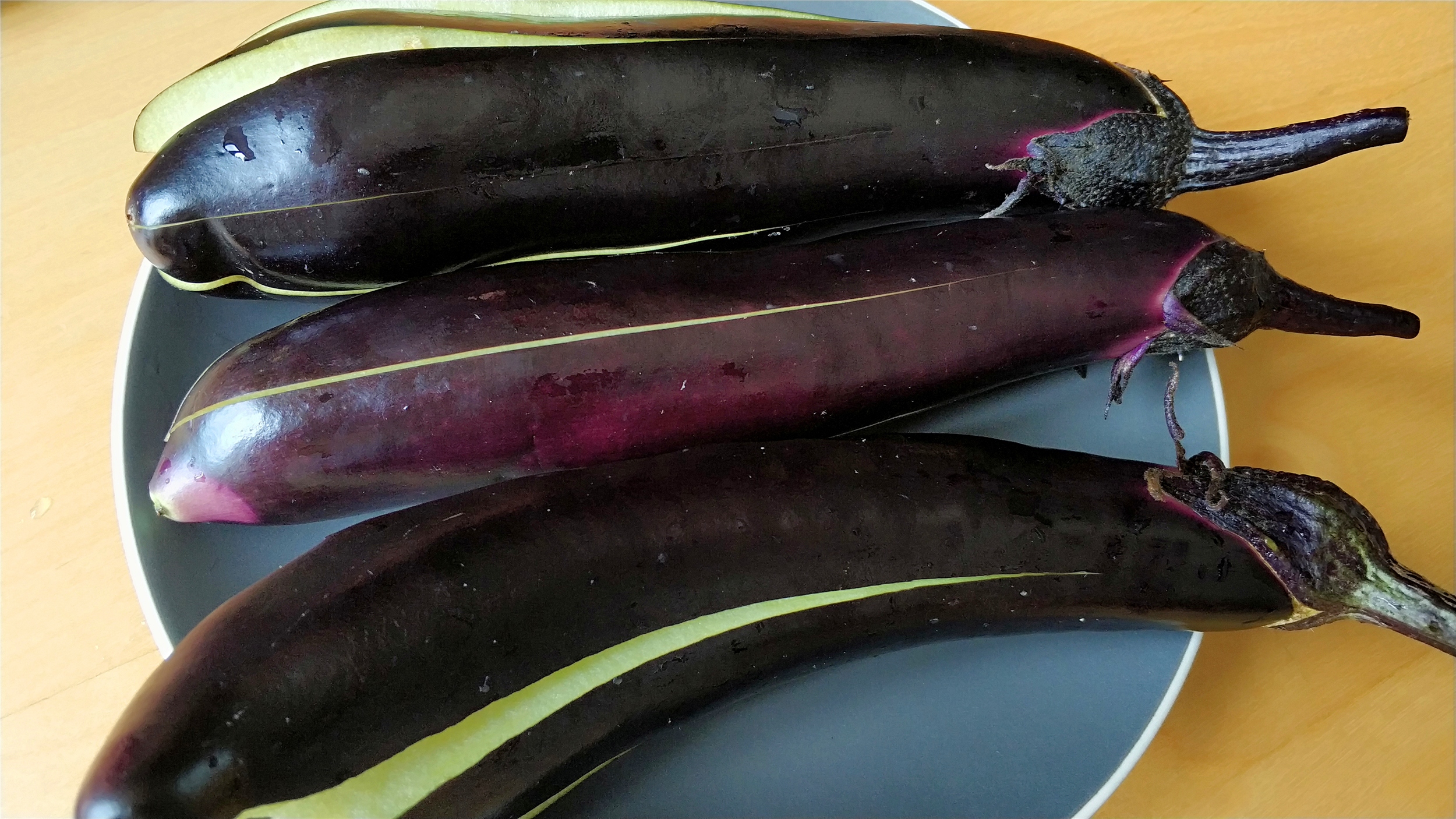 把茄子竖着刀切成图片的花状