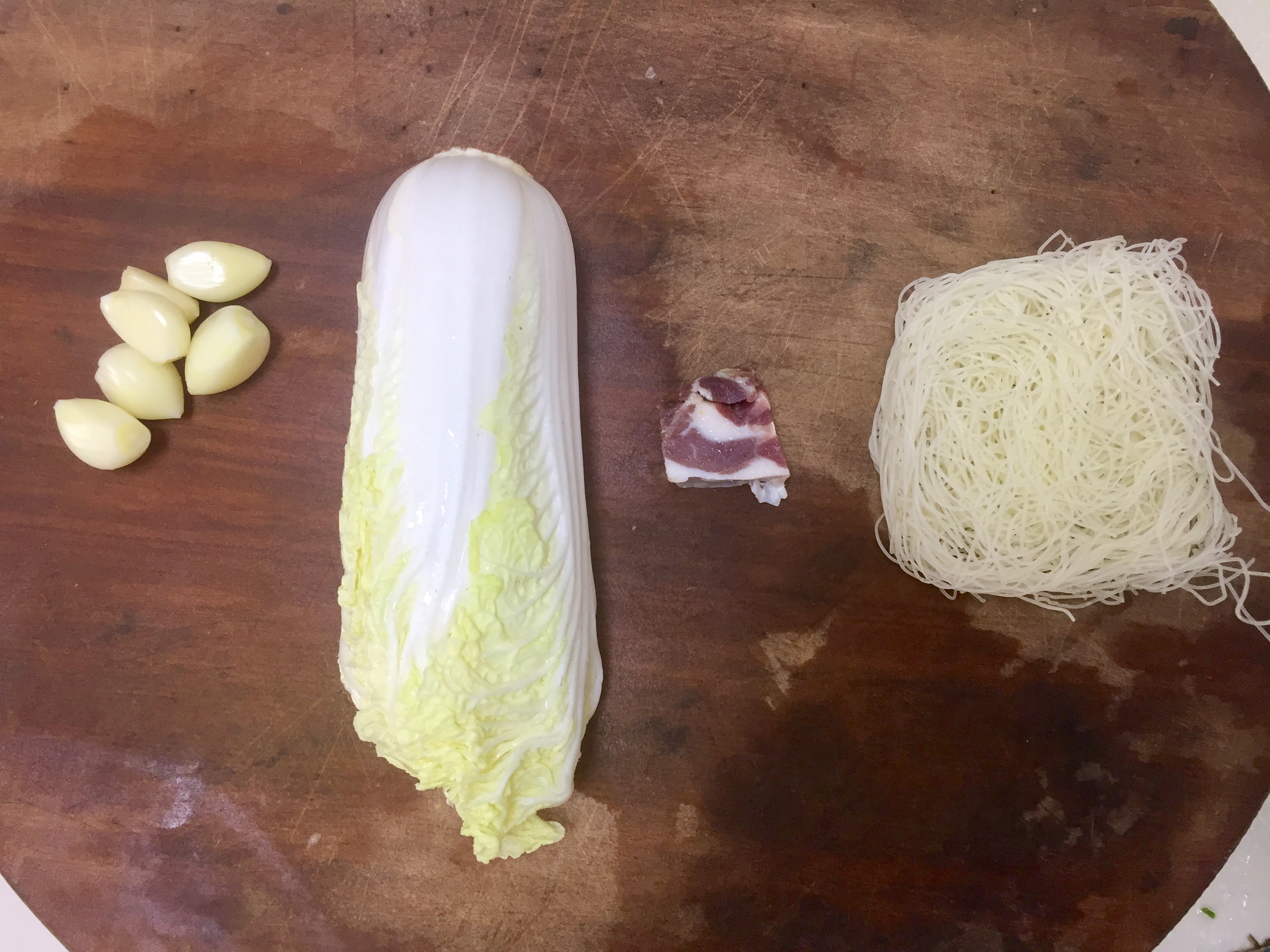 以下是今天的主角 蒜粒,白菜,火