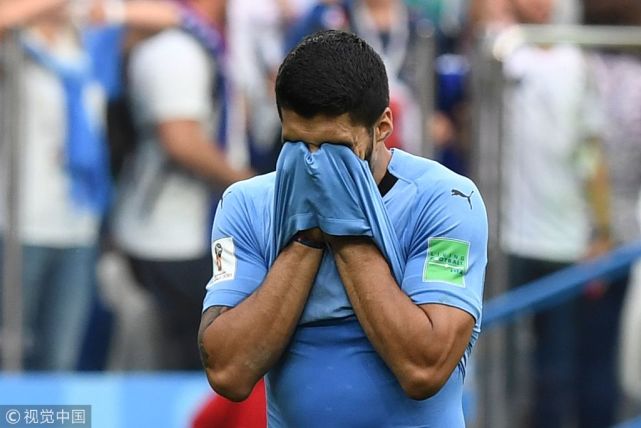 苏亚雷斯泪别世界杯之旅 16年爱情长跑他都未曾哭过