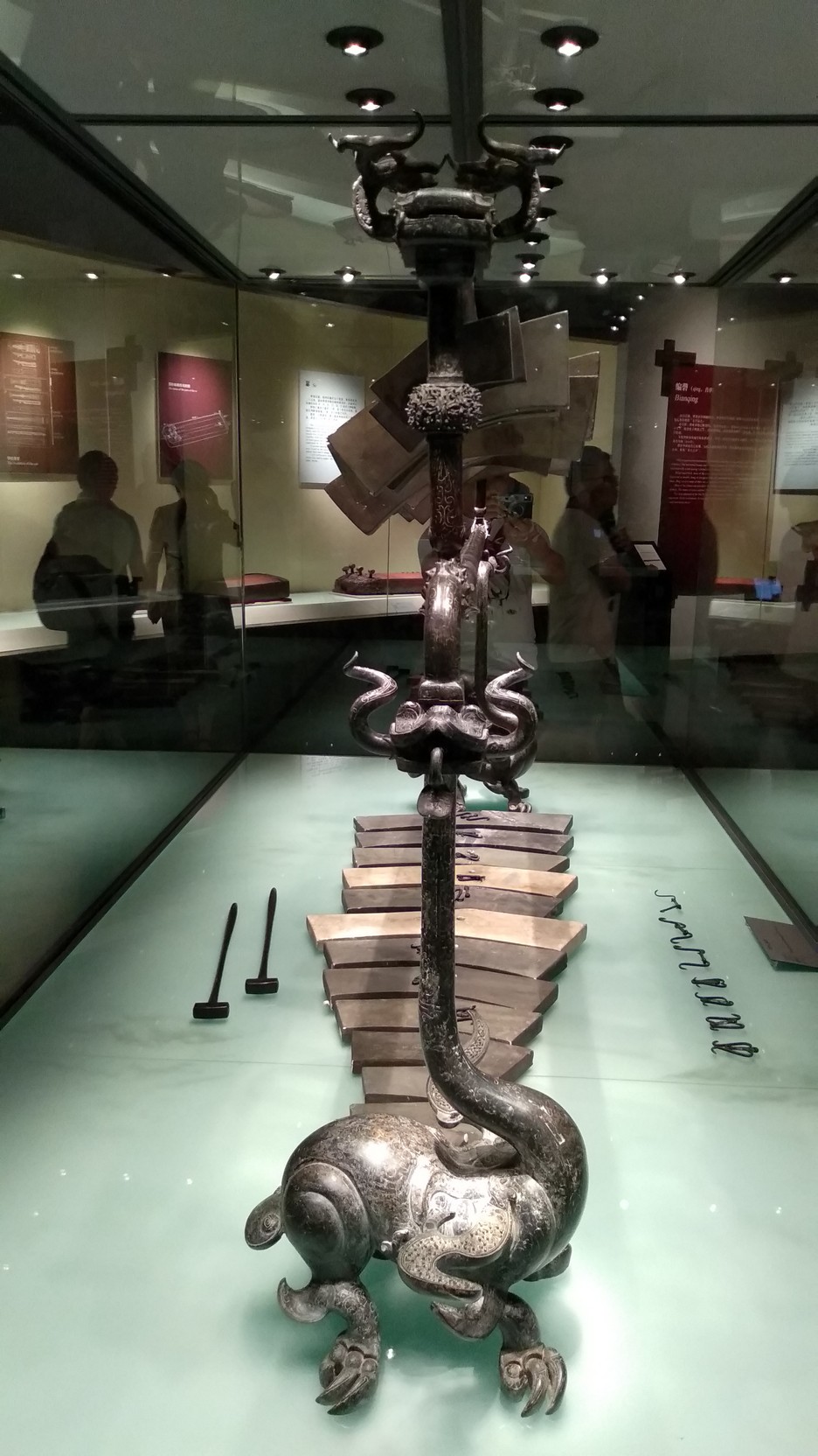 编磬鼓的铜座编钟的击木编钟乐器青铜器曾侯乙文物是当下省博所展出中