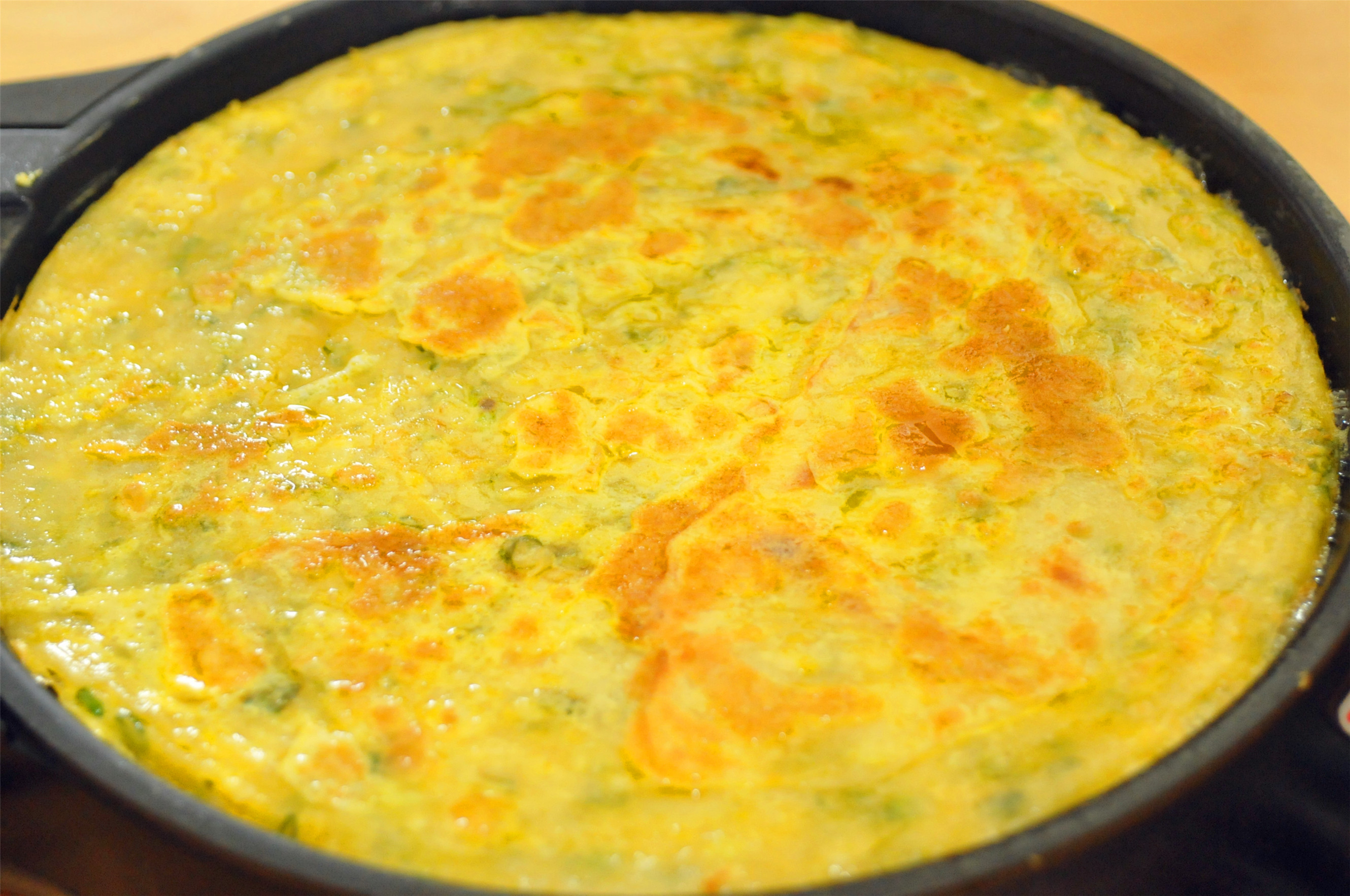 葱油饼好吃,制作方法有技巧,这样加鸡蛋,酥脆可口还劲道