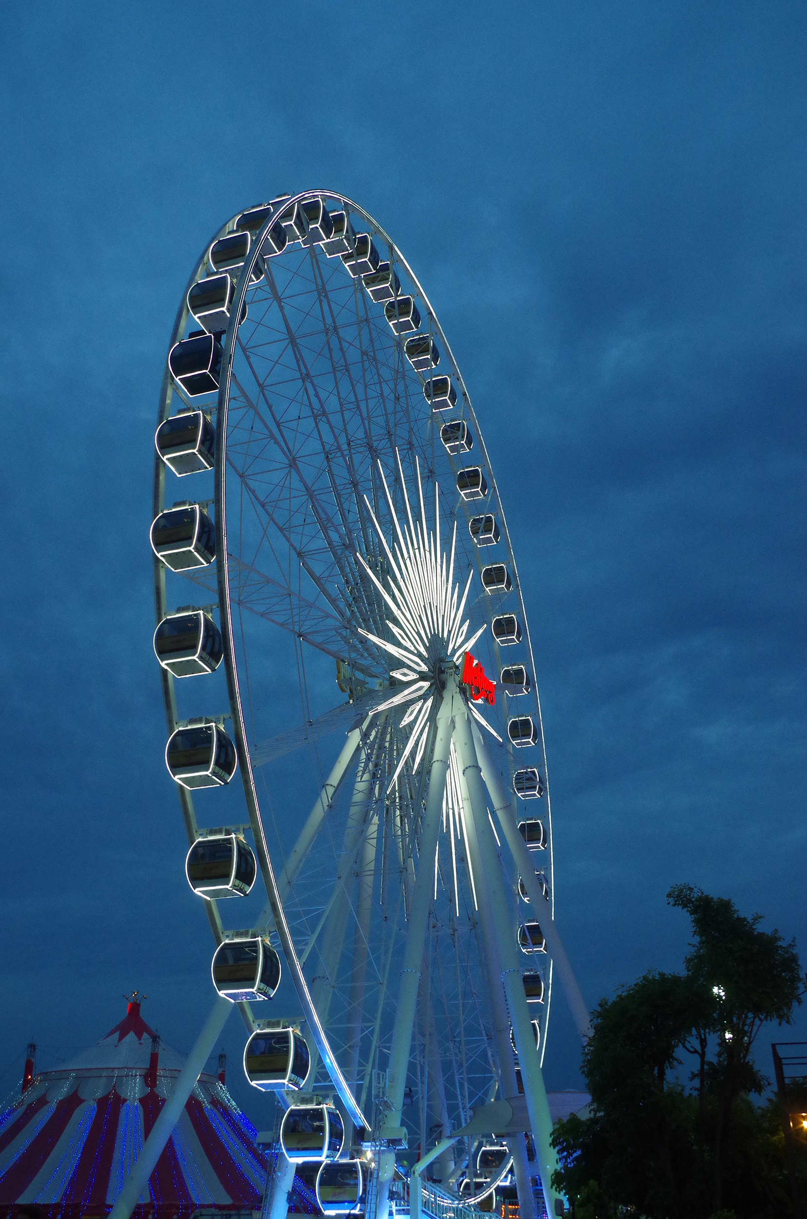 摩天轮换个角度拍一下