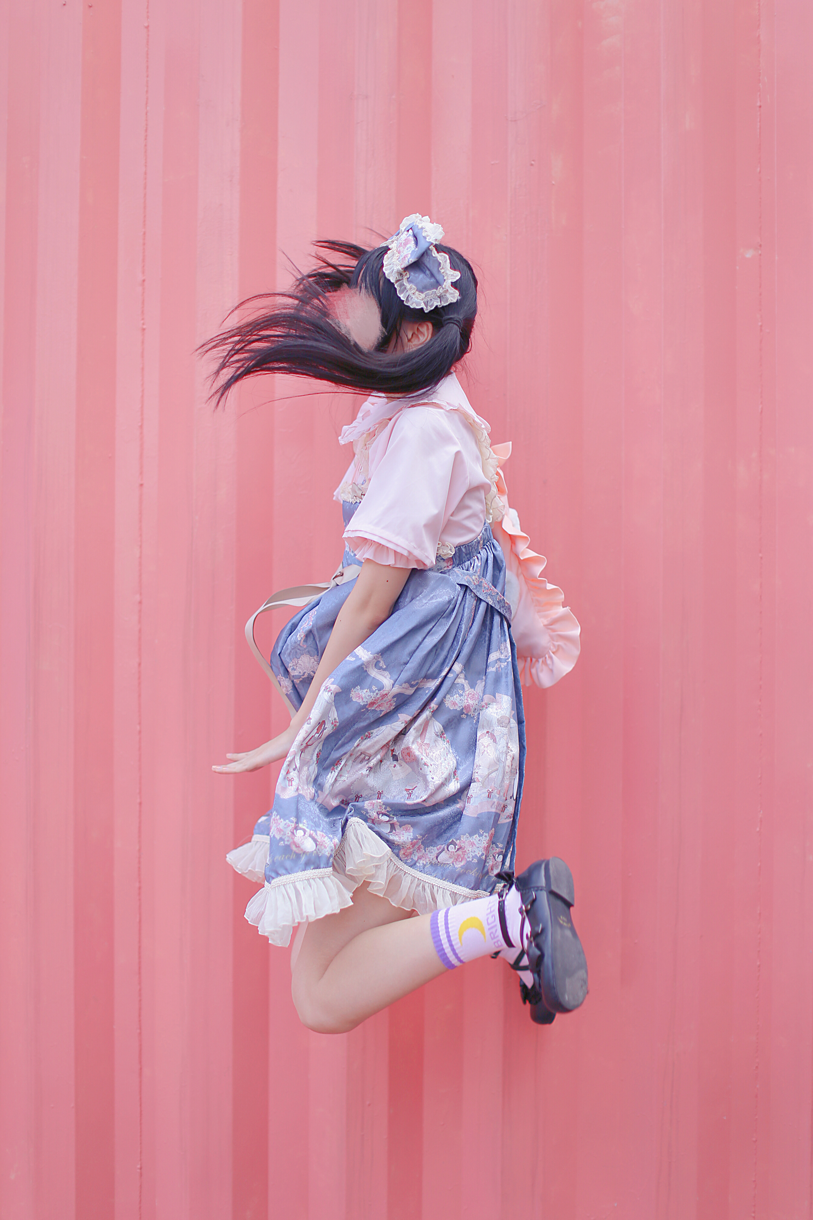 lo娘驾到快来交保护费不给我投票全拖到泰国去