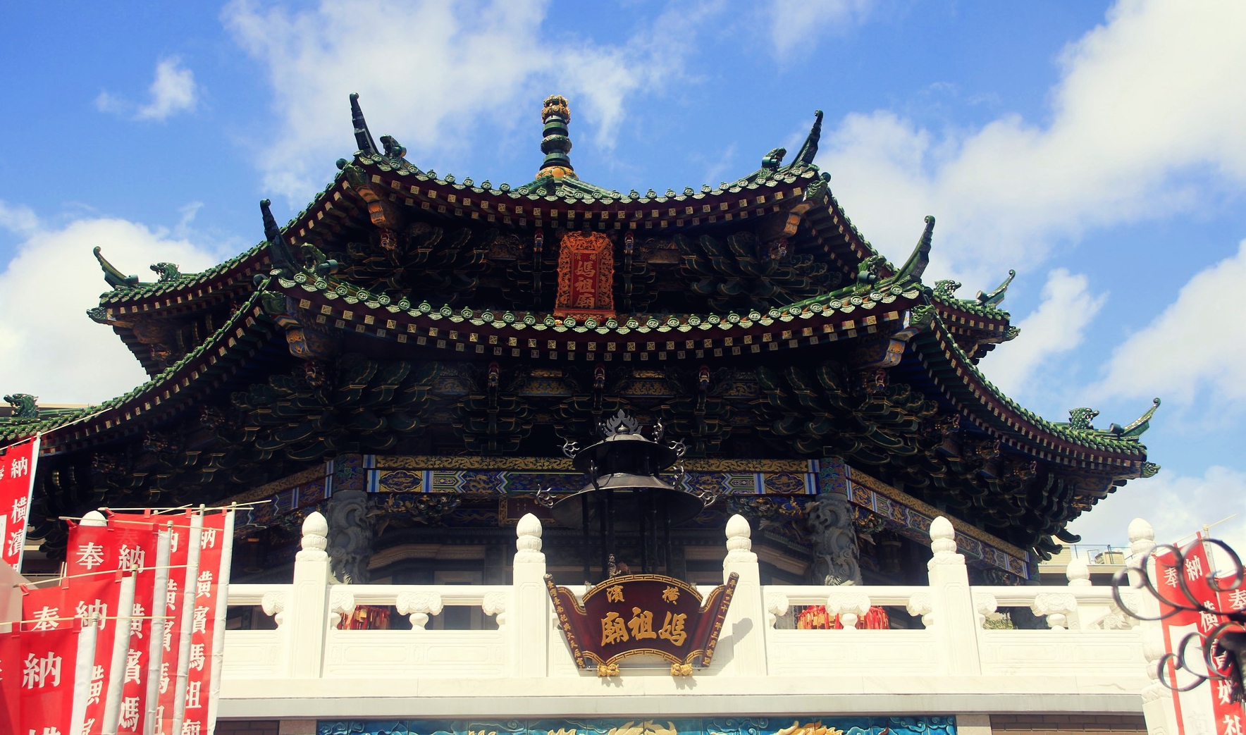 在中华街里,有妈祖庙,有关帝庙.