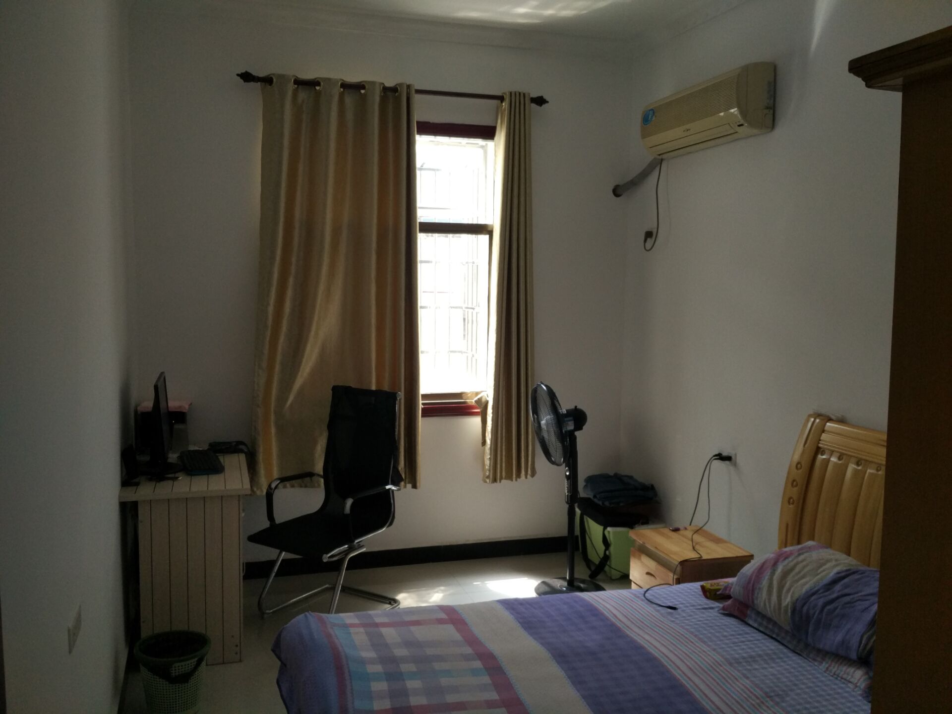 【秋意正凉】单身阿宅的普通房间