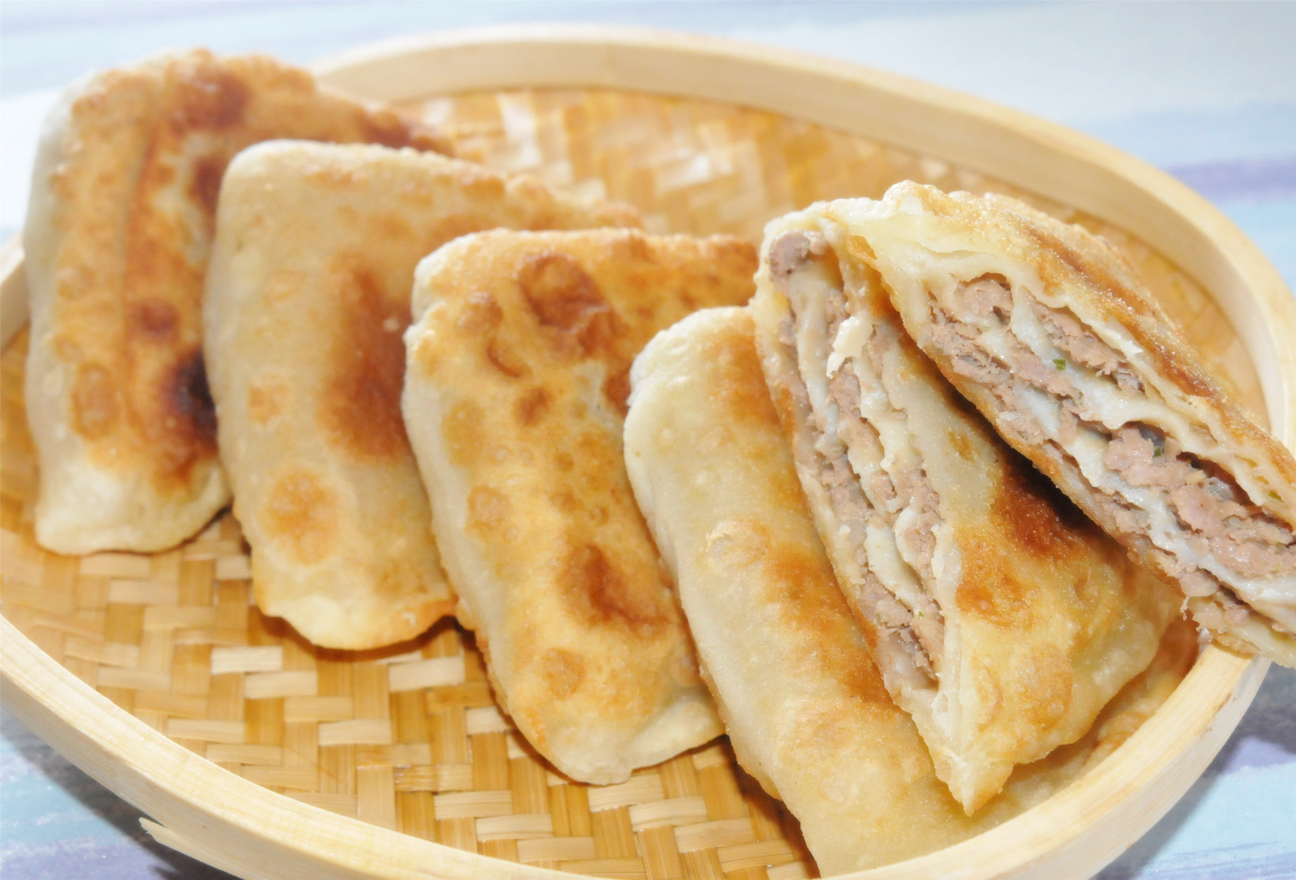 千层馅饼新做法,只切一刀,层层分明,焦香酥脆,1顿5个不够吃 - acfun弹