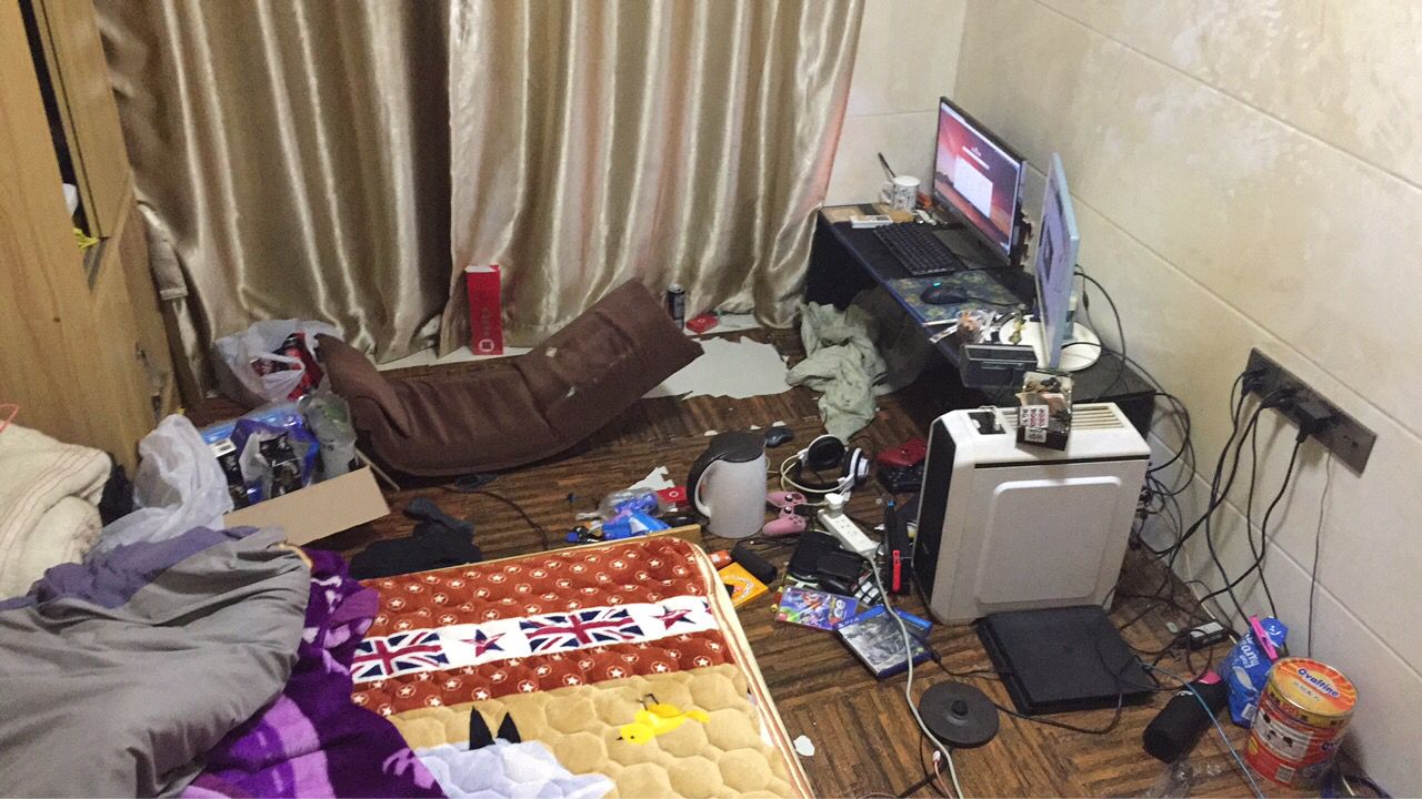 【秋意正凉】公司宿舍,深圳肥宅的房间.