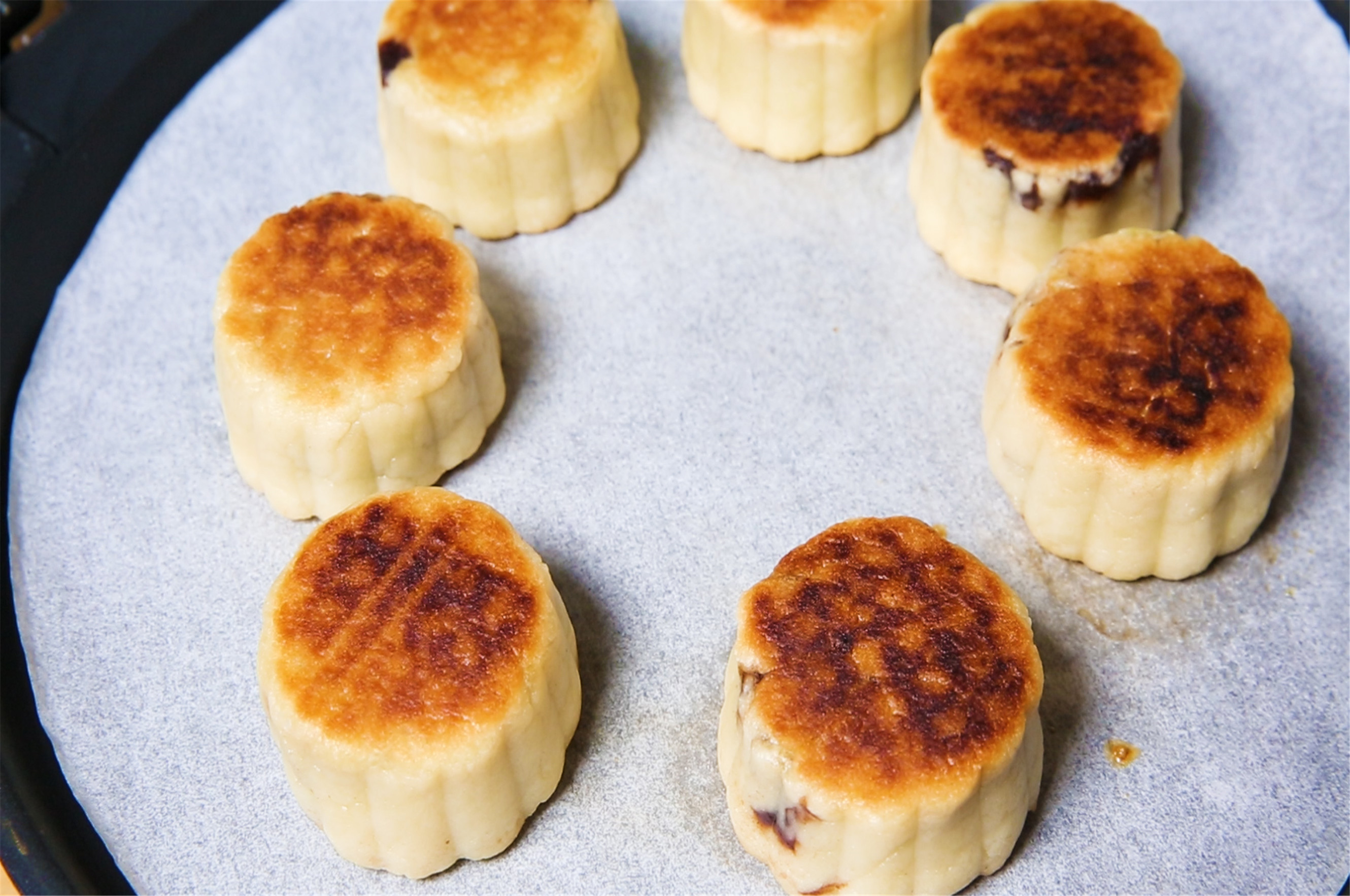 在家不用烤箱也能做月饼,只需一个平底锅,做法简单2分钟就学会