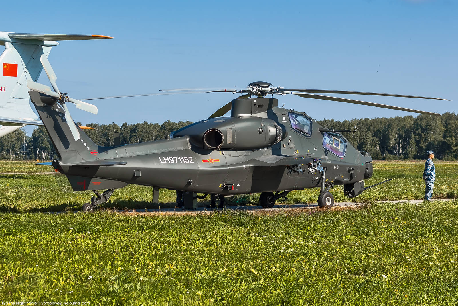 蒙皮的质感细节都一清二楚俄镜头下的中国战机