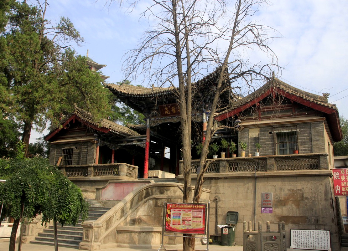 金天观(兰州市工人文化宫),因观内供有雷祖神像,又名"雷坛",是早年