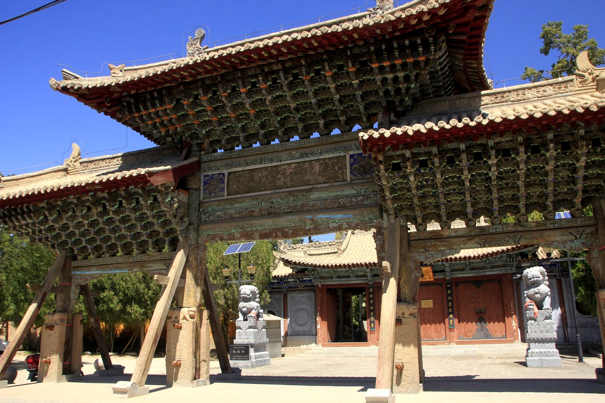 海藏寺,又名清华禅寺,位于凉州城西北2.