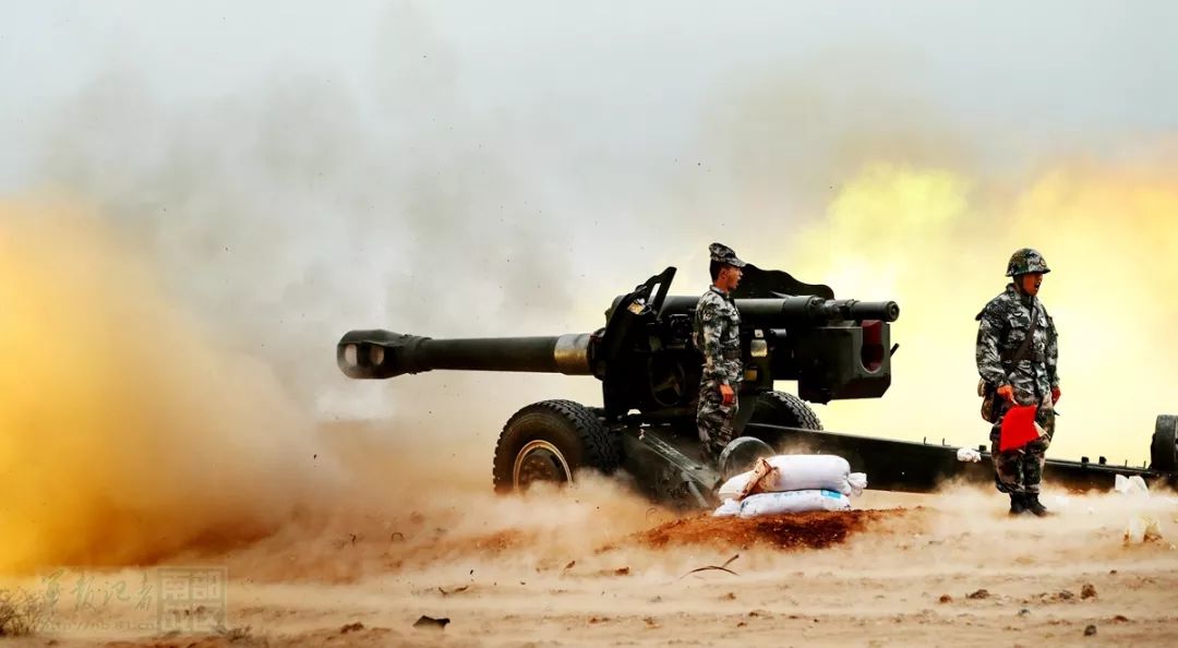 加农榴弹炮射击